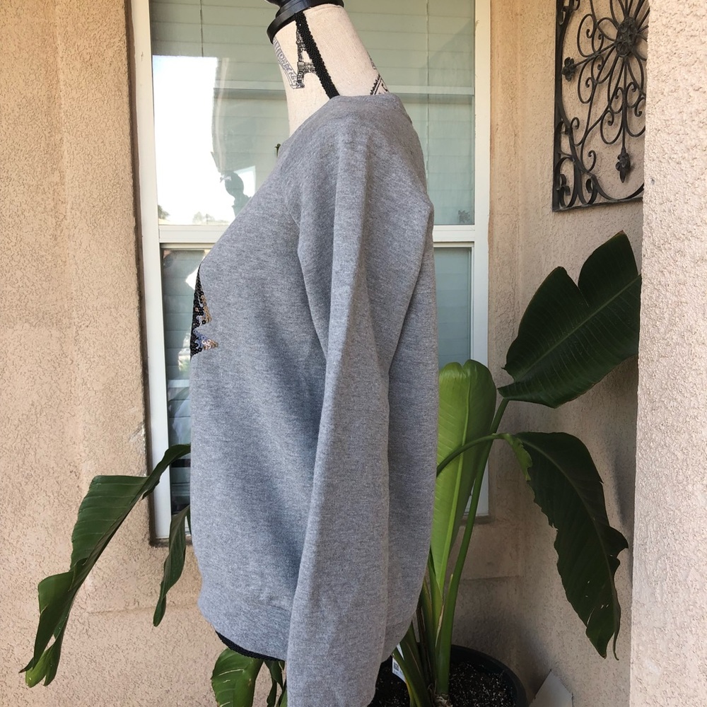 Star Wars sweater. - Picture 3 of 6